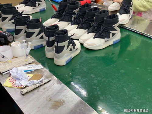 高端的球鞋,往往生产环境就是这么朴素 Nike FOG 敬畏上帝联名