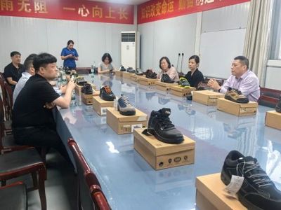 市商务局调研“电商+产业”发展情况
