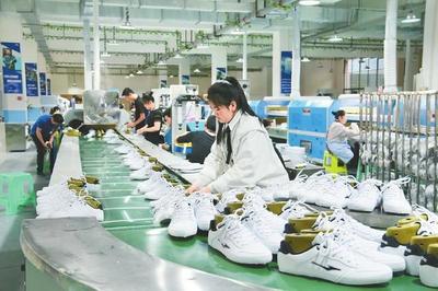 追赶上了李宁,中国第二大运动鞋出现,门店数量超过了7000家
