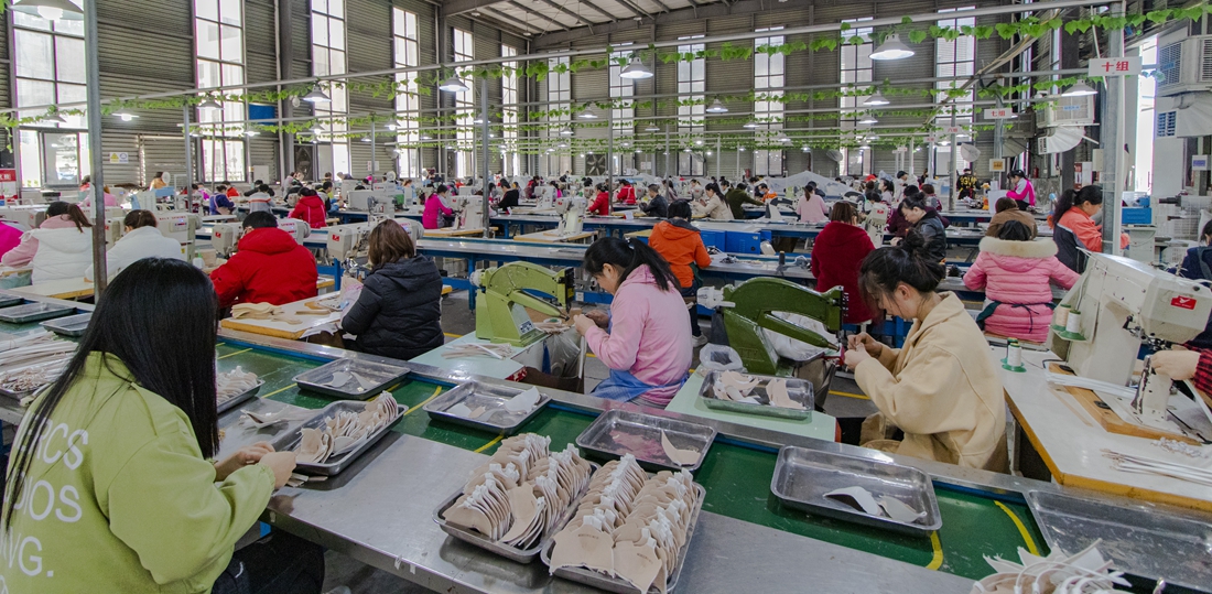 大东鞋业生产车间 帽销售背后的品质支撑