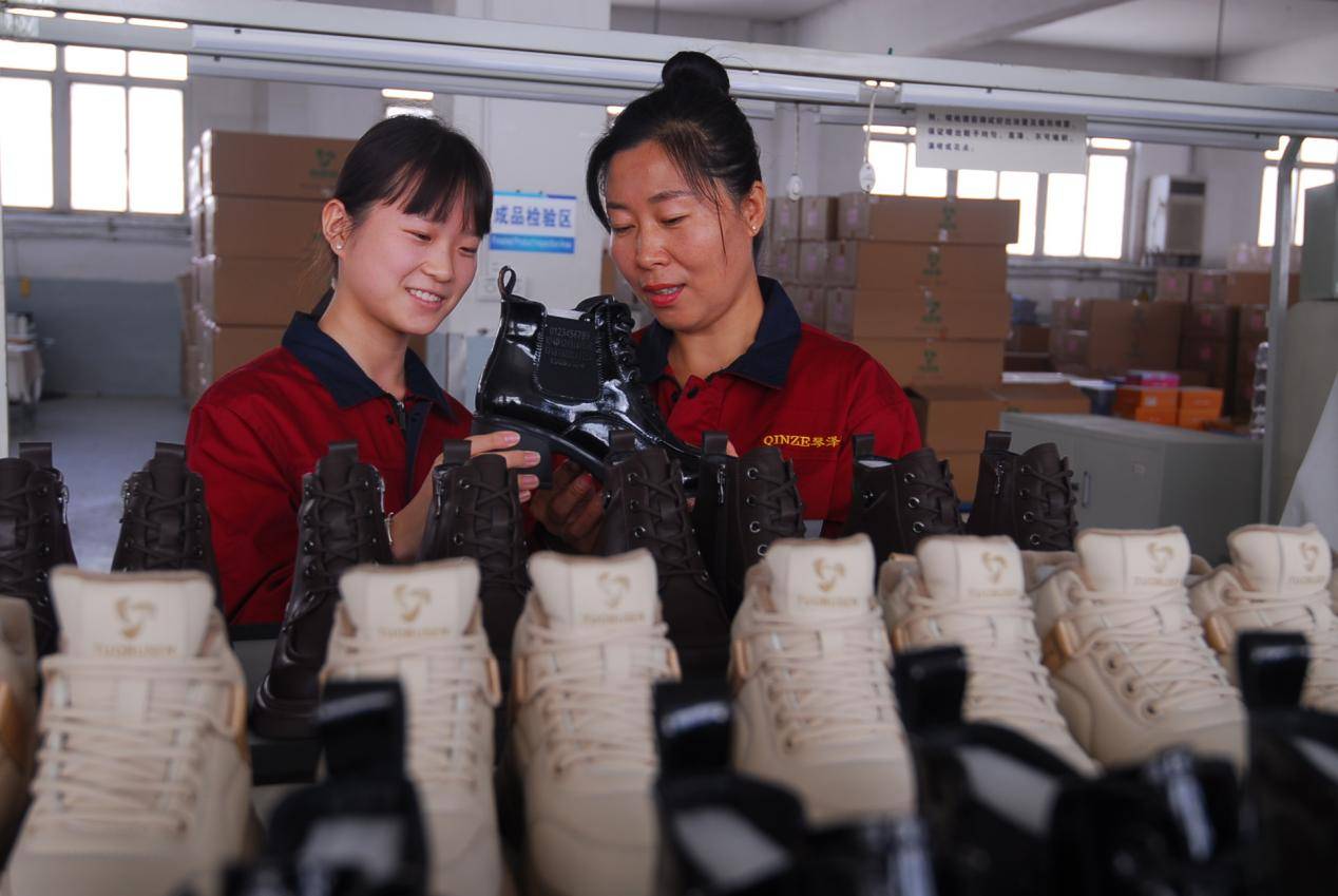 山东即墨鞋业产销两旺，订单饱满车间繁忙