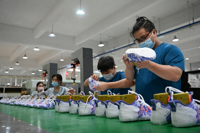 直击 “中国鞋都”晋江复工复市，“动能”拉满抢订单 帽生产火热进行中